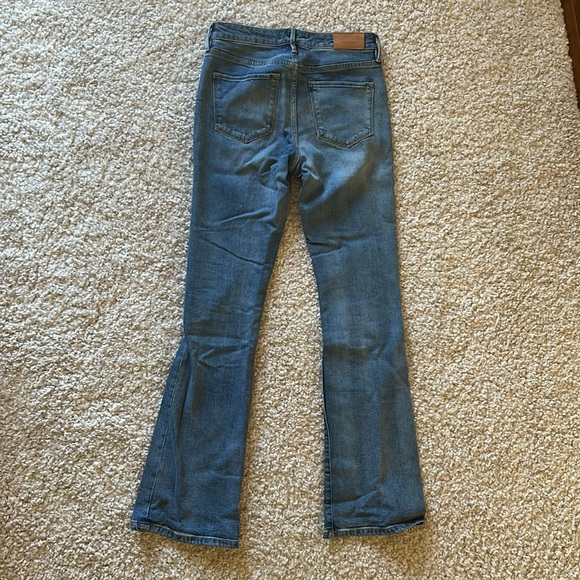 Dear John, super stretchy with a slight flare bootcut. Not a high rise waist - Picture 5 of 8